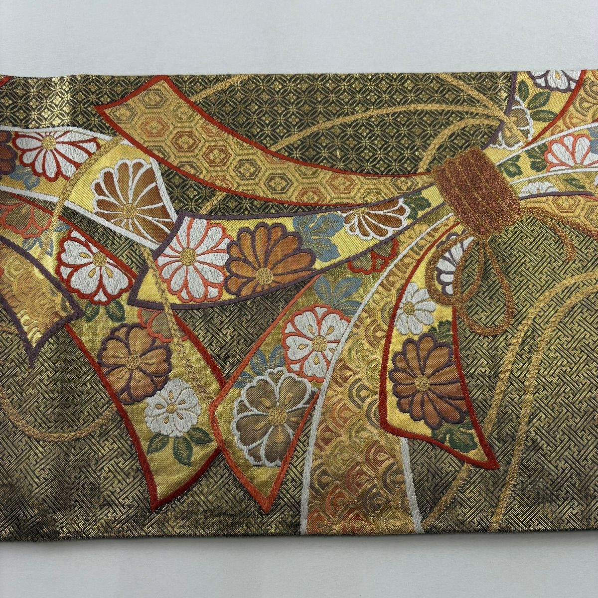 【美品】 袋帶 秀品級 束熨斗紋 菊花 金金箔 唐織 金色 六通 純蠶絲