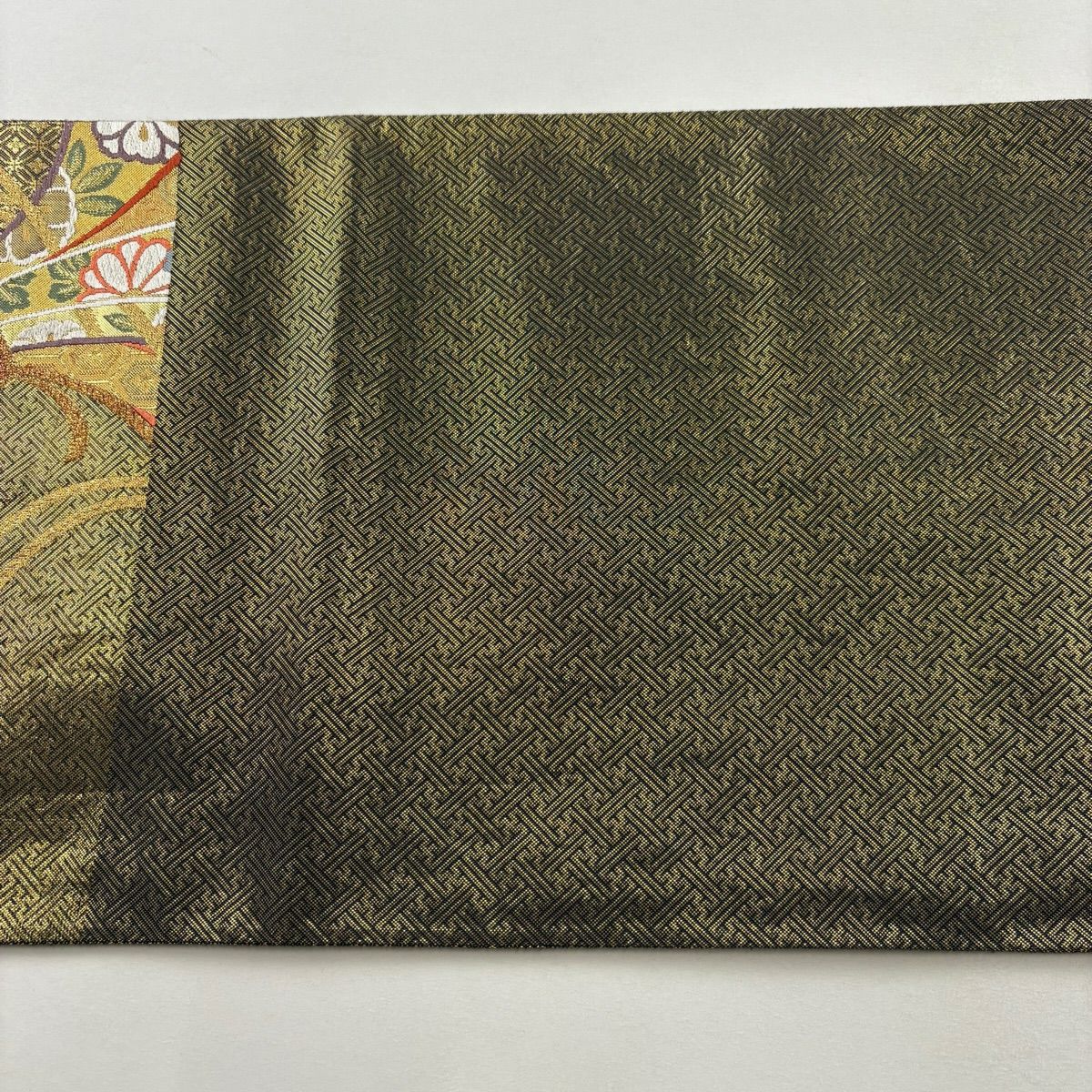 【美品】 袋帶 秀品級 束熨斗紋 菊花 金金箔 唐織 金色 六通 純蠶絲