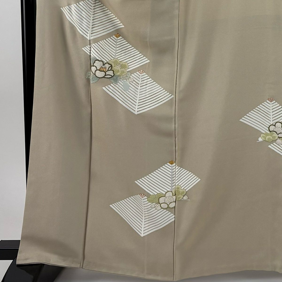 付下 身長163cm 袖長65.5cm M 雙層 若松樹菱 椿 相良刺繡 金線 米色 純蠶絲 名品級