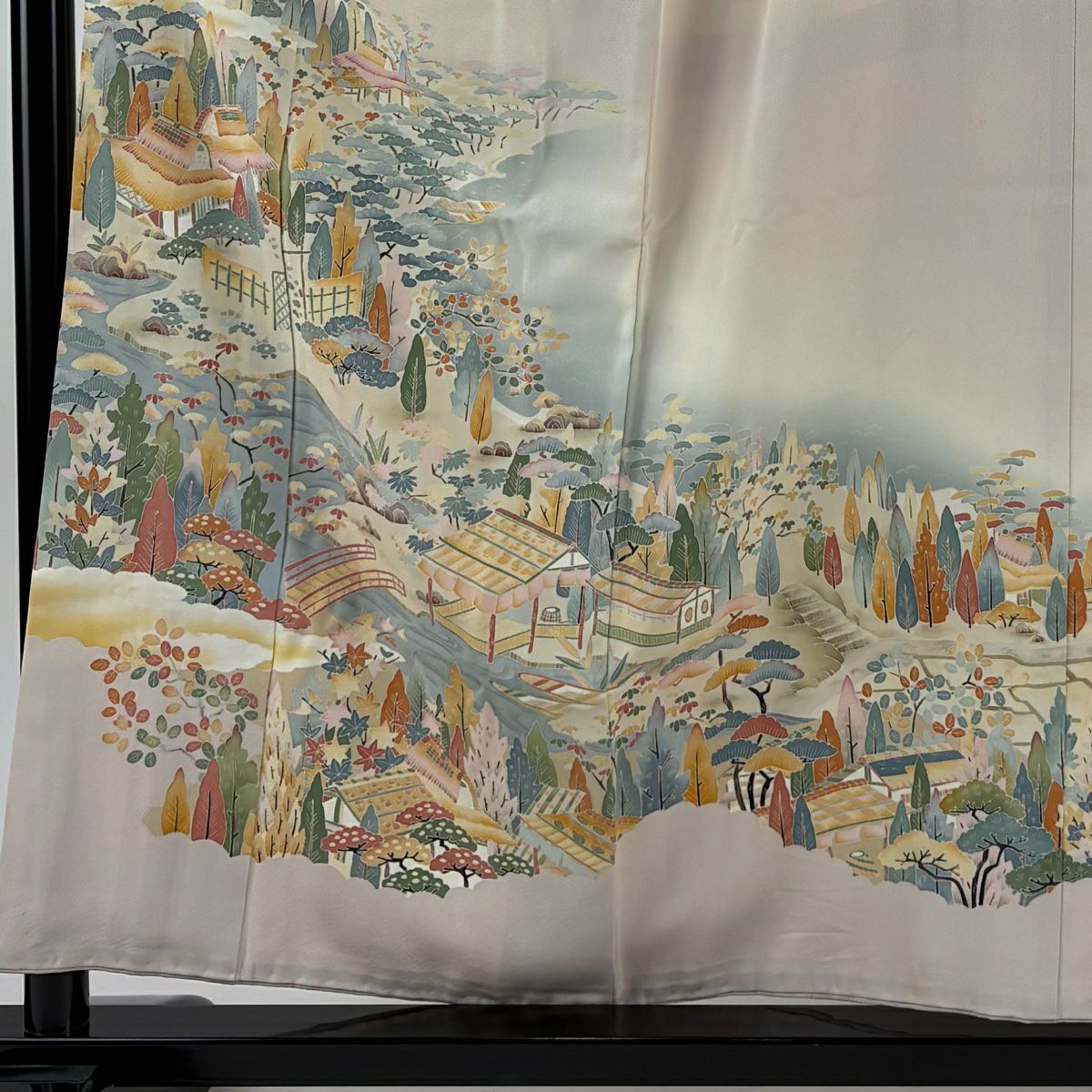 色留袖禮服 身長156.5cm 袖長63.5cm S 雙層 柿本市郎 ますいわ屋 落款あり 風景 家屋 淺粉色 純蠶絲 名品級 一つ紋