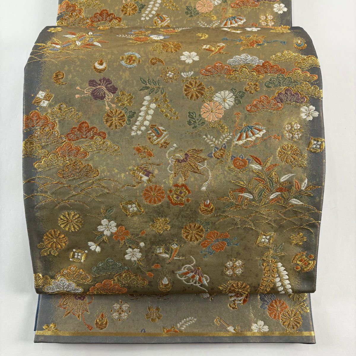 【美品】 袋帶 秀品級 關西裁縫 寶盡くし 笠松樹 刺繡 金銀線 金色 六通 純蠶絲
