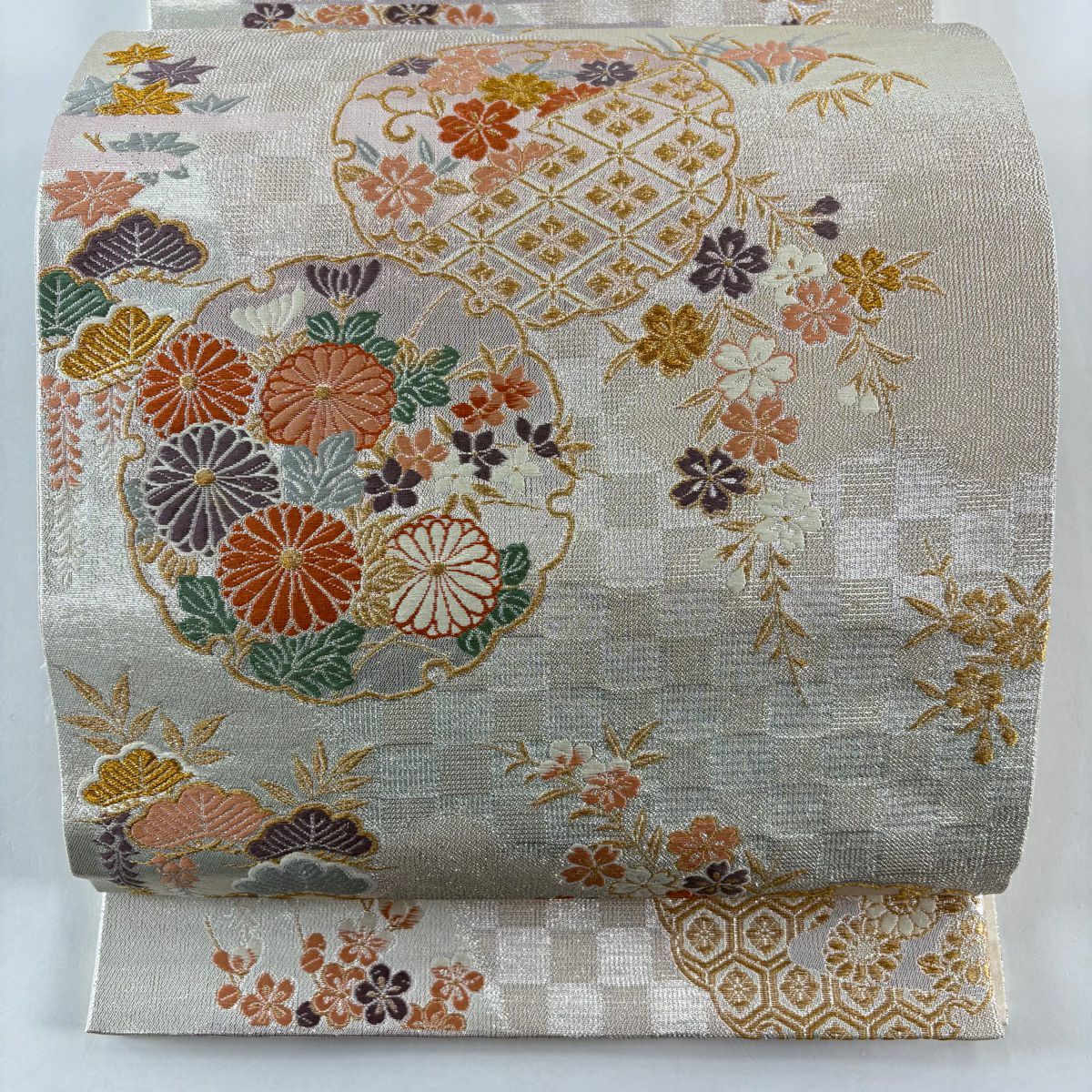 【美品】 袋帶 秀品級 雪輪 草花紋刺繡 金糸 淺粉色 六通 純蠶絲