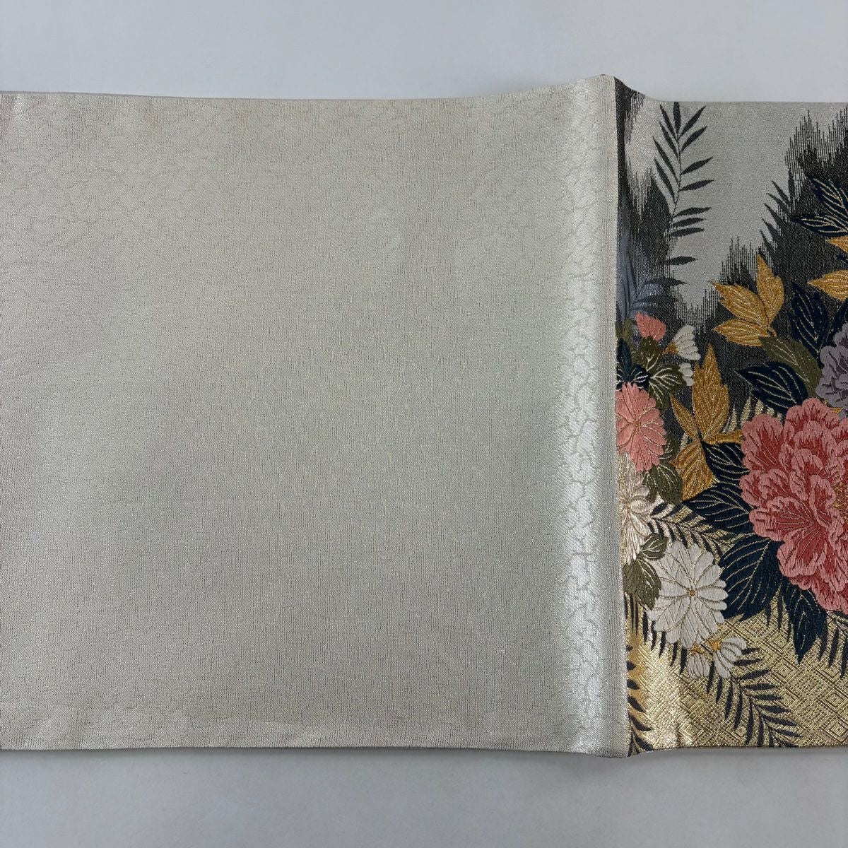 【美品】 袋帶 秀品級 萬華集 牡丹 菊花 刺繡 金線 灰色 六通 純蠶絲