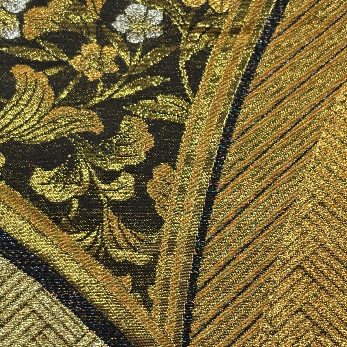 【美品】 袋帶 秀品級 線調花舞錦 振袖禮服禮服用 草花紋紋 幾何學 金色 六通 純蠶絲