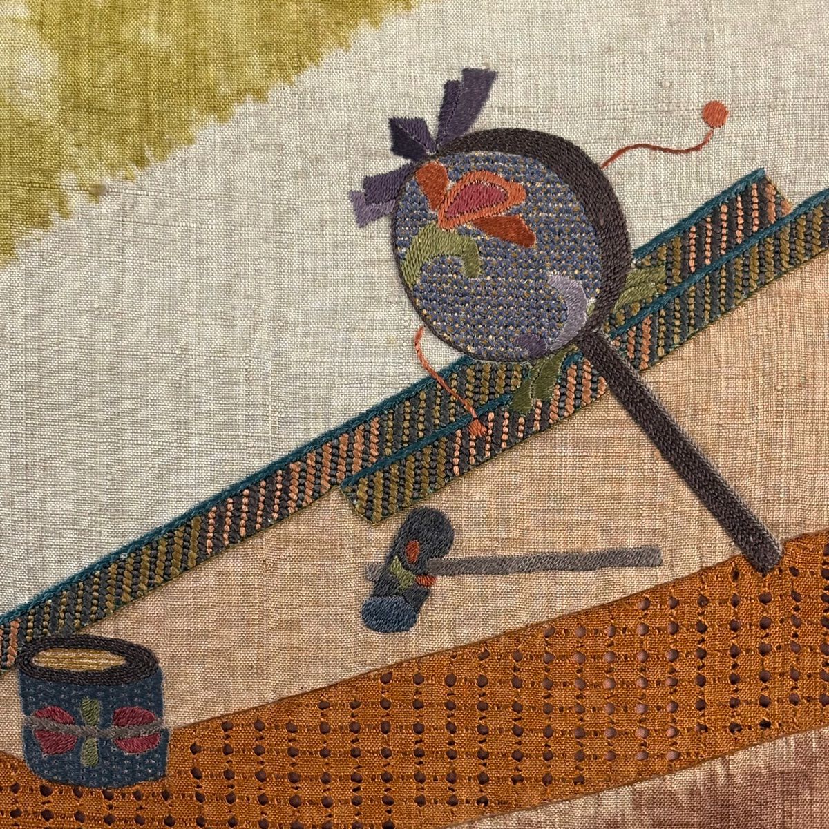 【美品】 袋帶 秀品級 紬織織 でんでん太鼓 玩具 刺繡 灰茶 お太鼓柄 純蠶絲