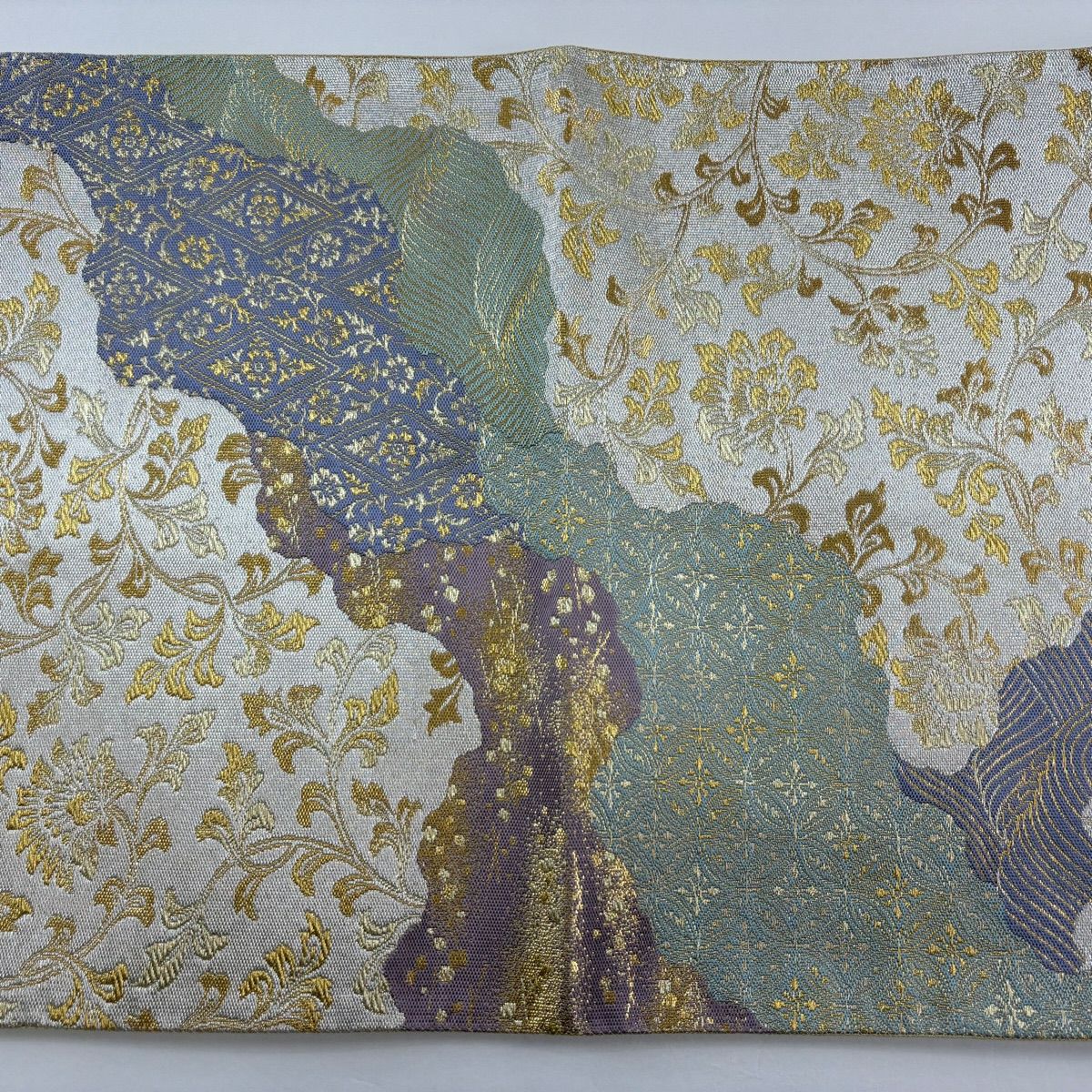 【美品】 袋帶 秀品級 安新 道長唐草紋紋 金金箔 金絲 銀 六通 純蠶絲