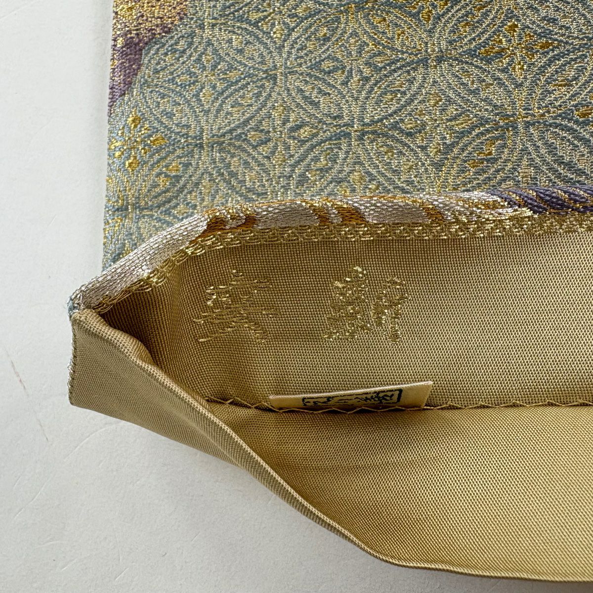 【美品】 袋帶 秀品級 安新 道長唐草紋紋 金金箔 金絲 銀 六通 純蠶絲