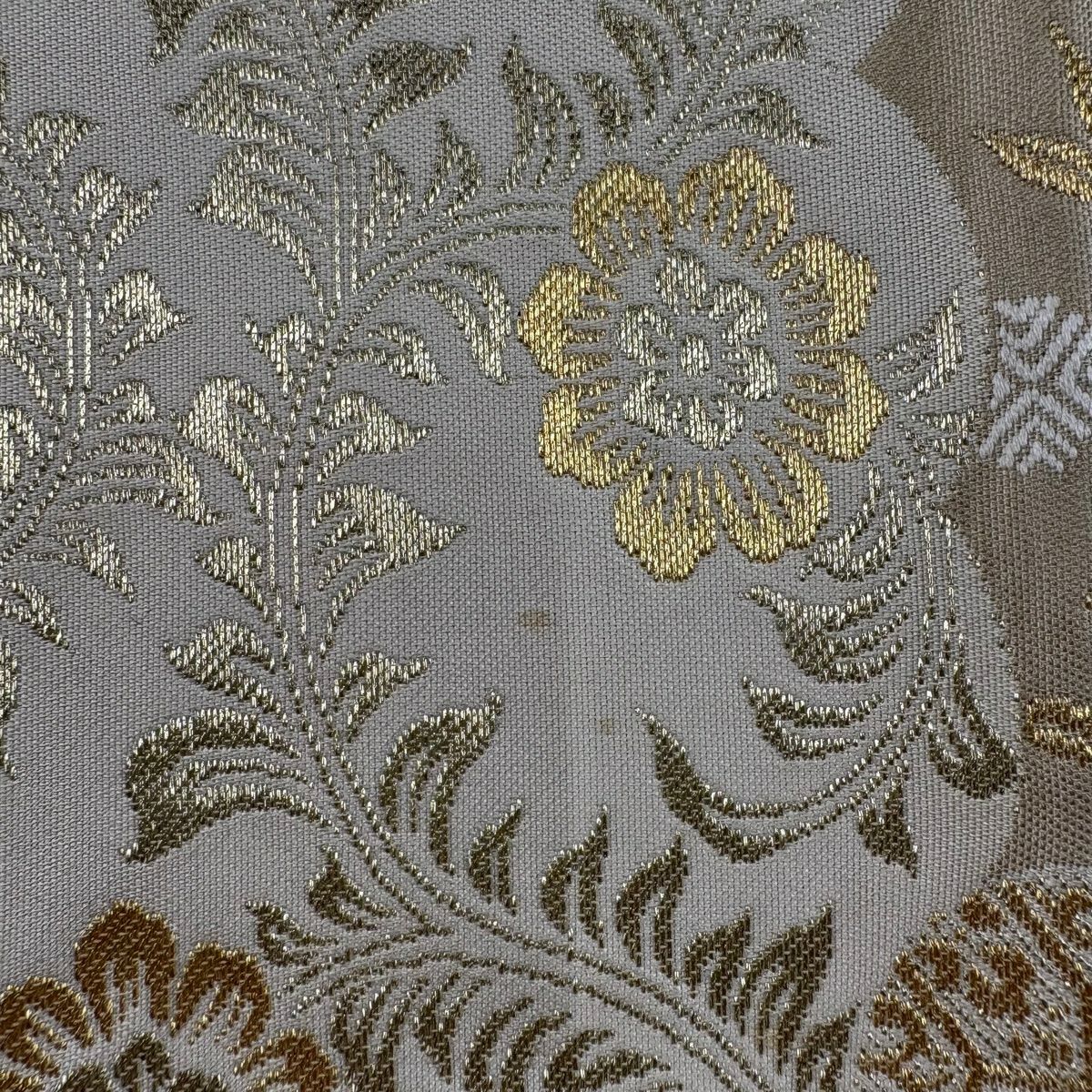 【美品】 袋帶 秀品級 華紋 花唐草紋 金絲 米色 六通 純蠶絲