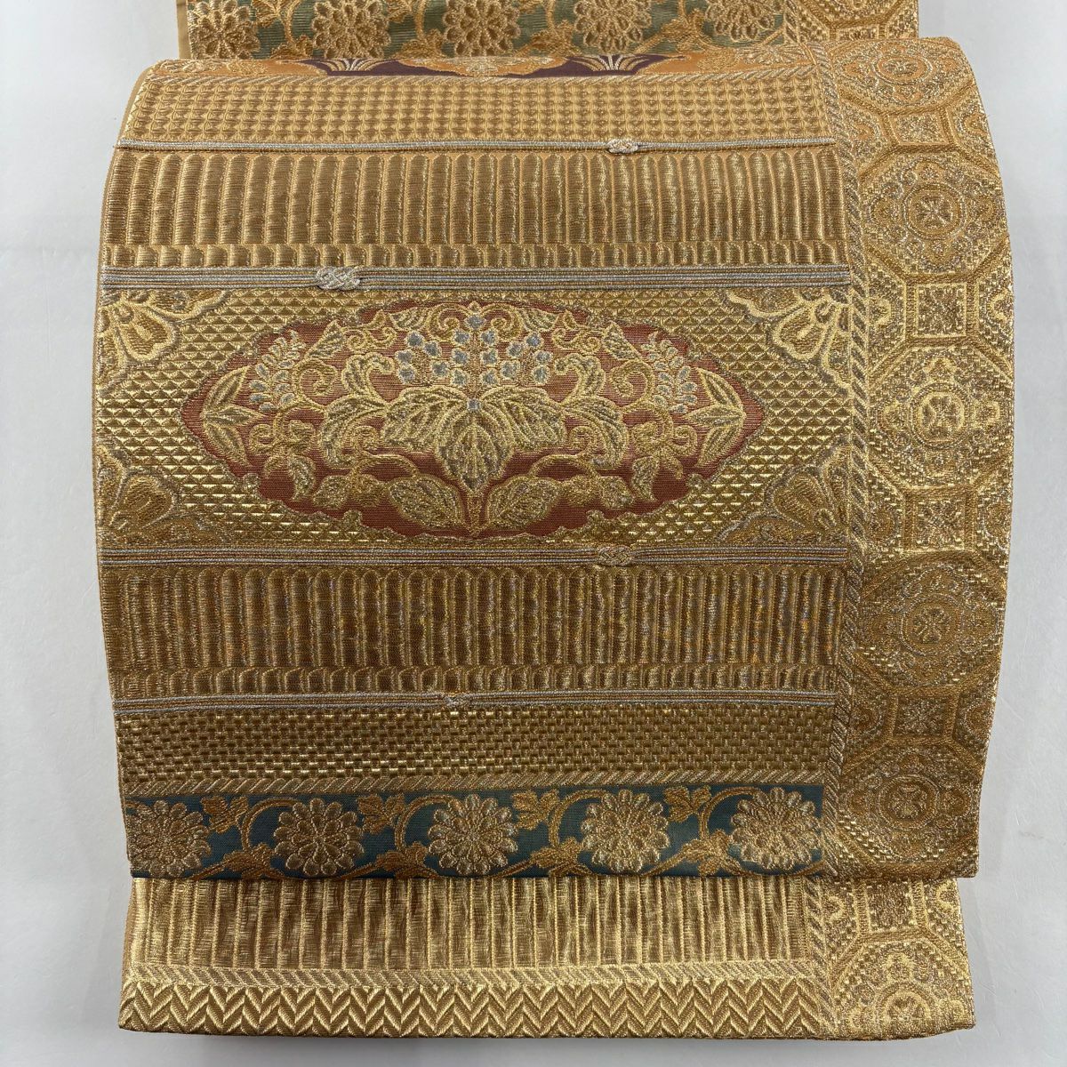 【美品】 袋帶 秀品級 桐 草花紋 金銀彩 金金箔 金 六通 純蠶絲
