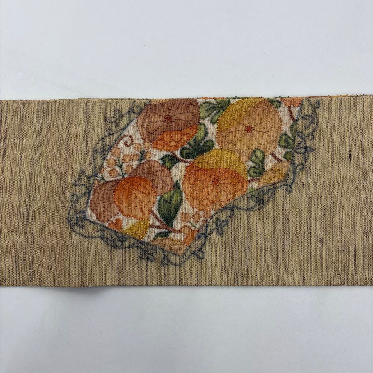 【美品】 名古屋帶 優品級 紬織織 菊花花 扇子面 刺繡 金金箔 米色 純蠶絲