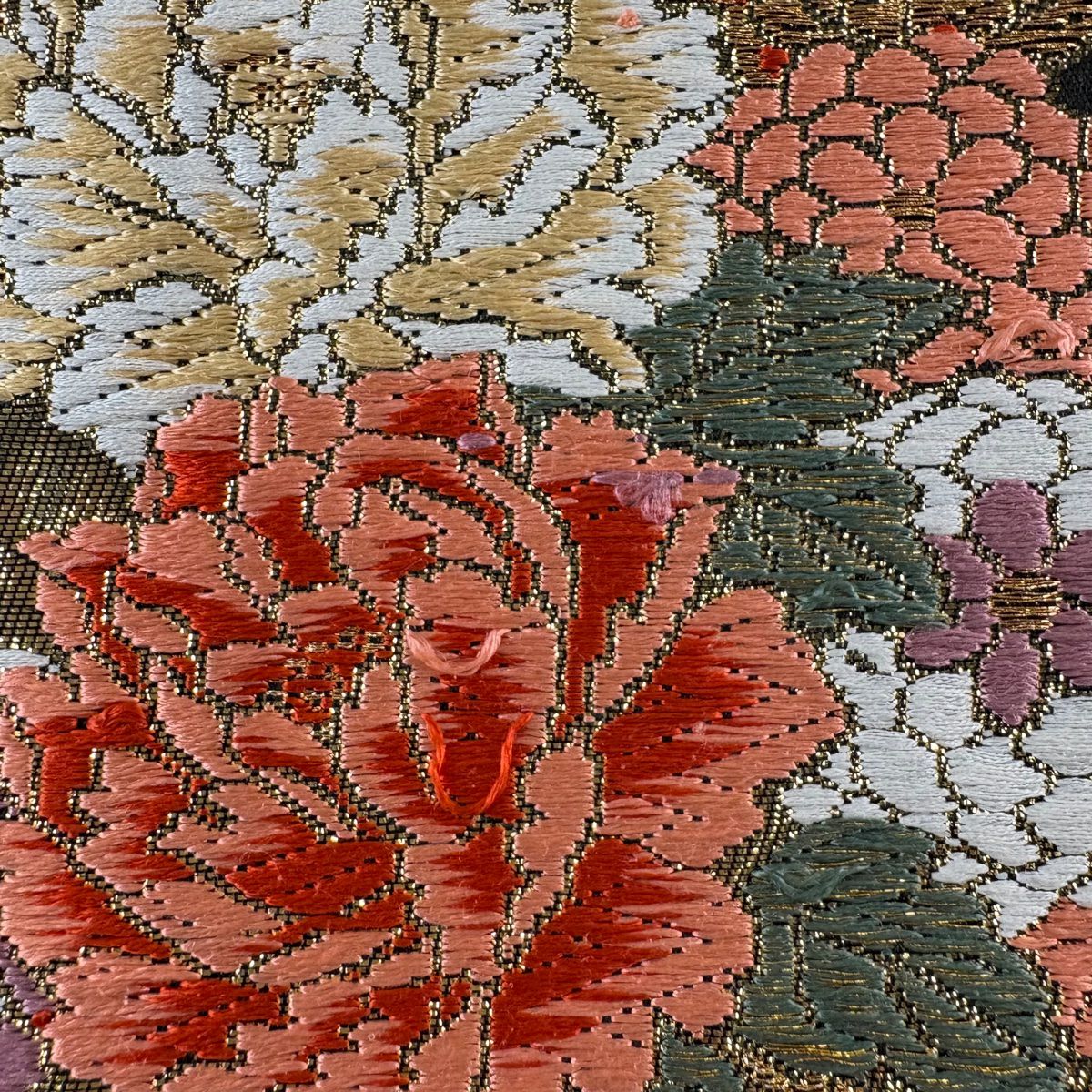【美品】 袋帶 秀品級 雪輪 牡丹 唐織 金金箔 墨 全通 純蠶絲