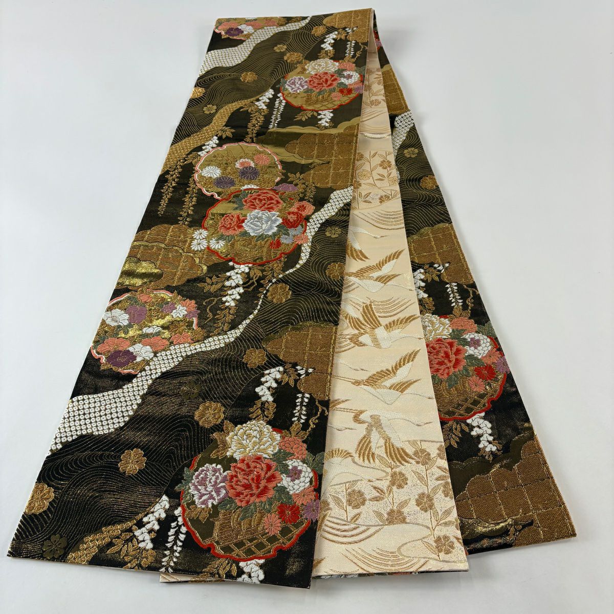 【美品】 袋帶 秀品級 雪輪 牡丹 唐織 金金箔 墨 全通 純蠶絲
