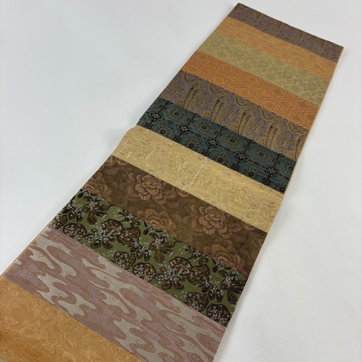 【美品】 袋帶 秀品級 花唐草紋 寄せ柄 山吹茶 純蠶絲