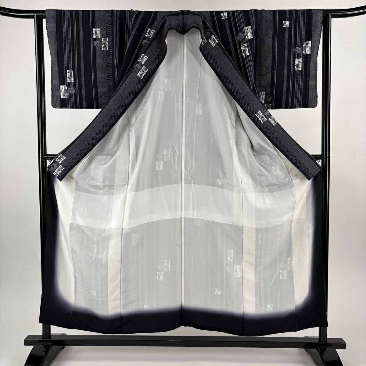 【美品】 小紋 身長155.5cm 袖長62cm S 雙層 縱條 幾何圖案 黑 純蠶絲 秀品級