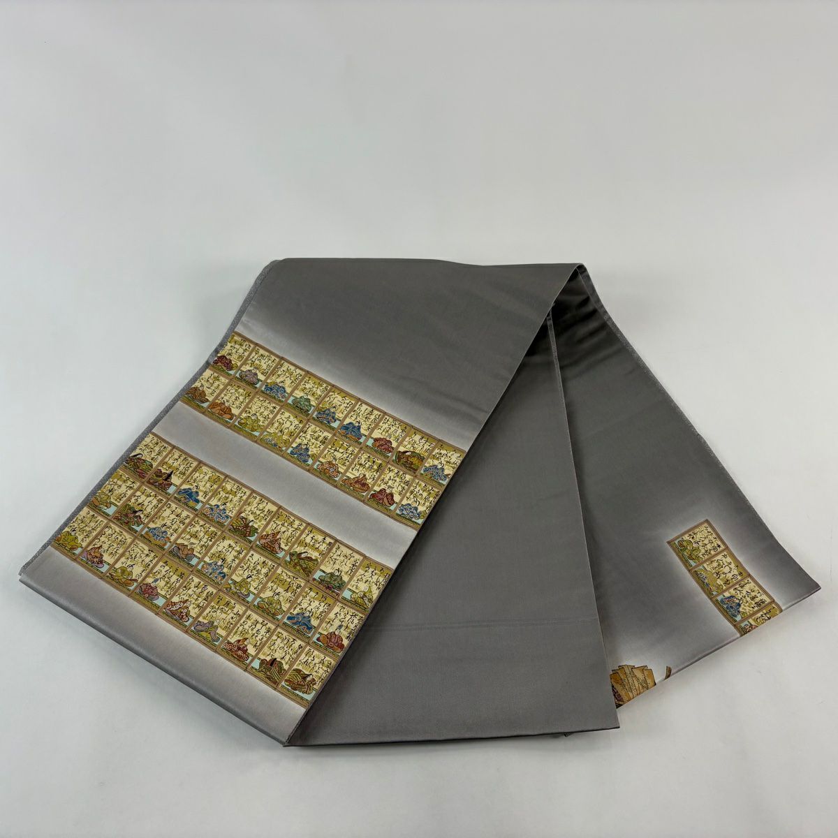 【美品】 袋帶 名品級 樽本伊勢藏 落款あり 百人一首 姫 金銀彩 漸層 灰色 大鼓圖案 純蠶絲