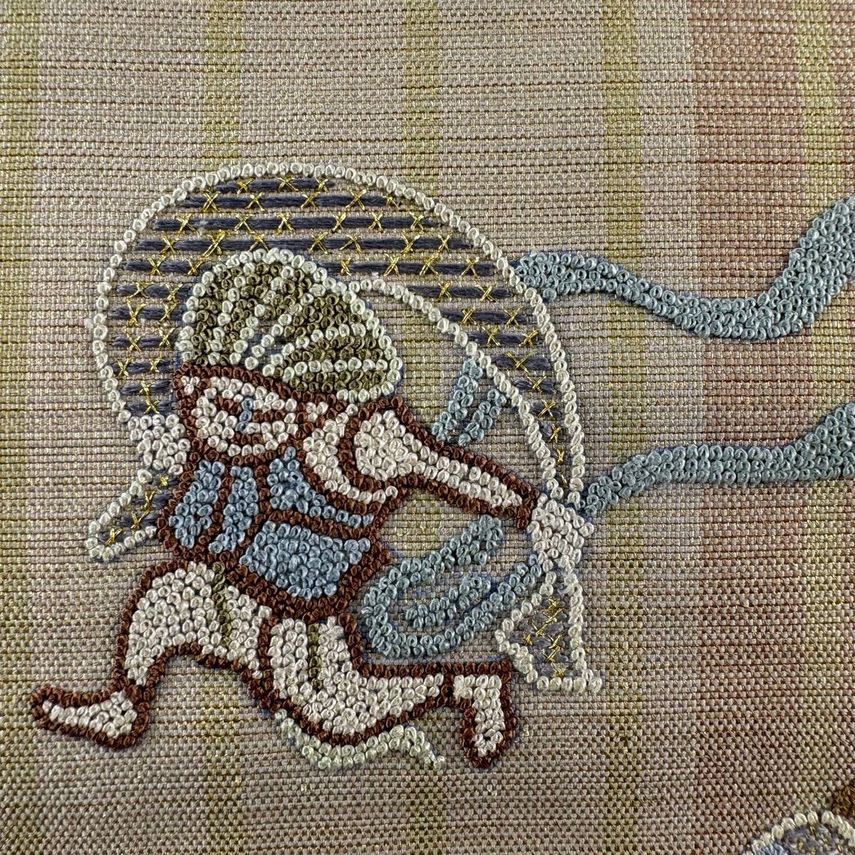 【美品】名古屋帶 名品級 人物 紋理 刺繡 金線 淺茶 純蠶絲