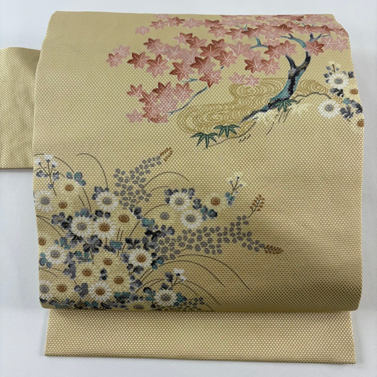 【美品】名古屋帶 名品級 落款あり 紅葉 菊花 金彩裝飾 米色 純蠶絲