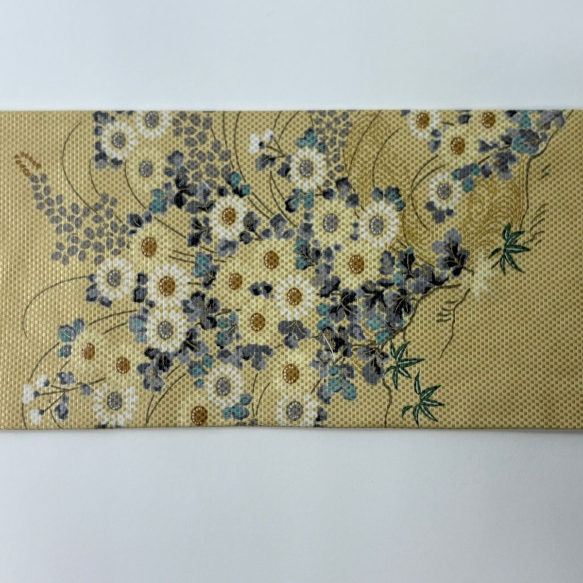 【美品】名古屋帶 名品級 落款あり 紅葉 菊花 金彩裝飾 米色 純蠶絲
