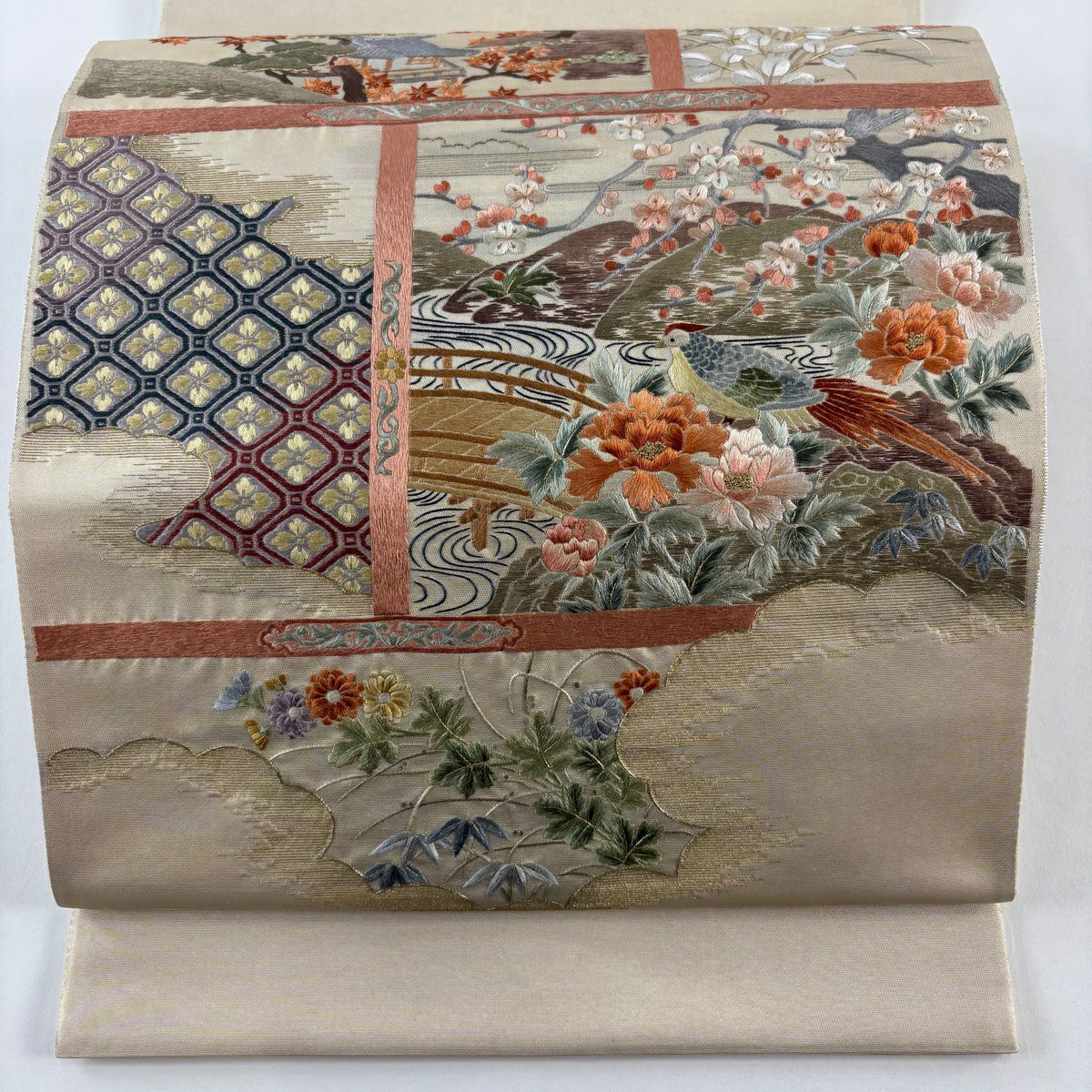 【美品】 袋帶 名品級 花鳥 松樹竹子梅花 金絲 刺繡 米色 大鼓圖案 純蠶絲