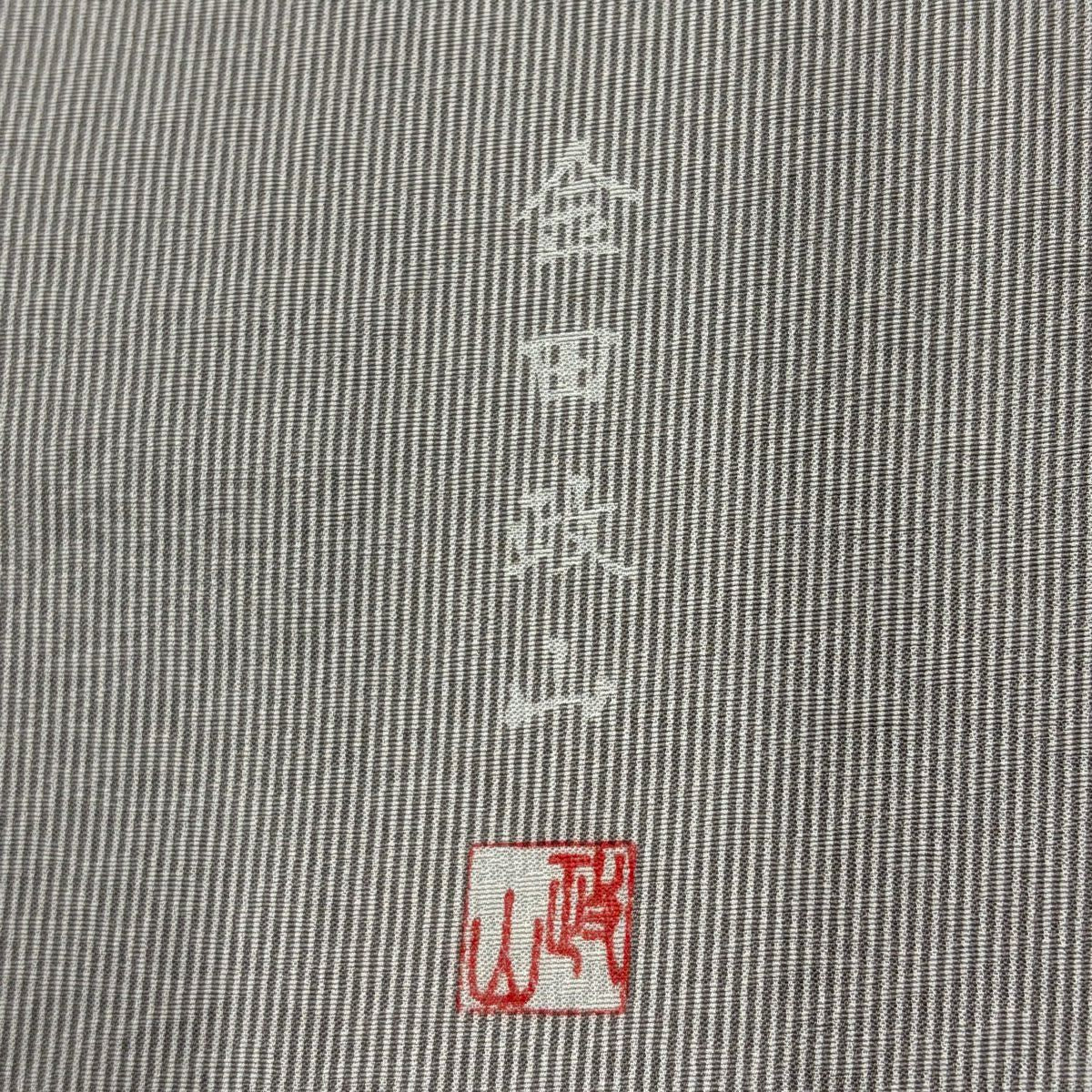 小紋 身長164.5cm 袖長65.5cm M 雙層 金田政山 落款あり 松樹竹子梅花 地紋 金絲 灰色 純蠶絲 名品級
