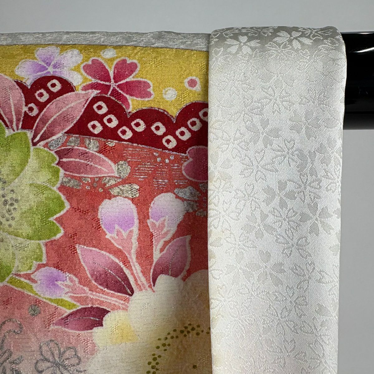振袖禮服 身長169.5cm 袖長67.5cm L 雙層 牡丹 菊花 金銀彩 刺繡 奶油色 純蠶絲 逸品級