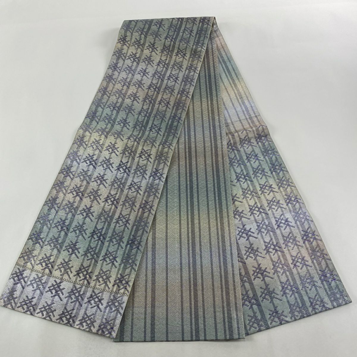 【美品】 袋帶 逸品級 條紋 幾何圖案 銀線 金金箔 淺紫 六通 純蠶絲