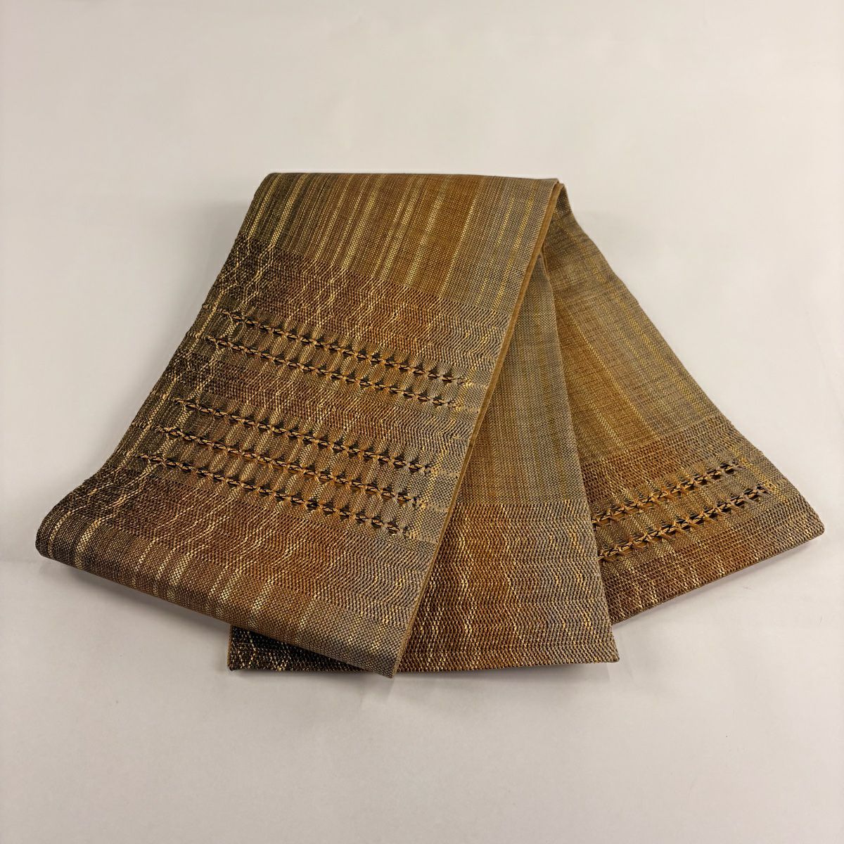 【美品】 袋帶 秀品級 縞 幾何學 金絲 山吹茶 紅帶圖案 純蠶絲