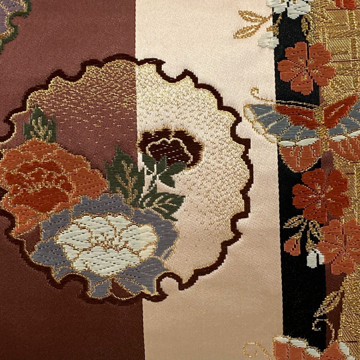 【美品】 袋帶 秀品級 雪輪 花蝶 金金箔 刺繡 小豆 深藍 六通 純蠶絲