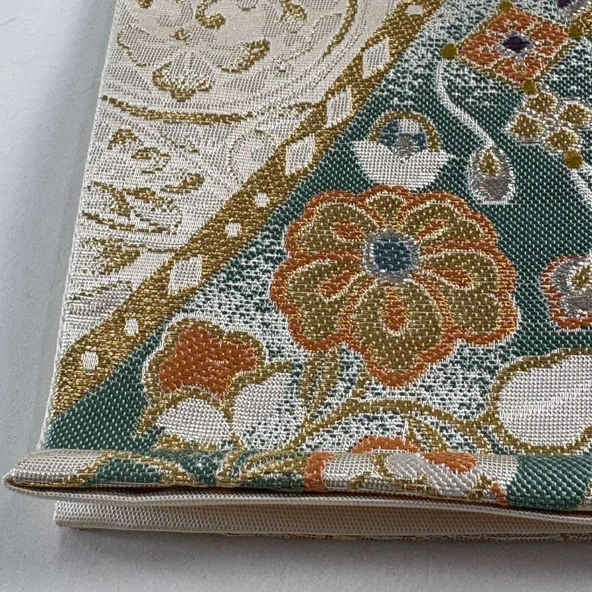 【美品】袋帶 秀品級 吉祥寶物錦 華紋 花唐草紋 金銀彩 金金箔 奶油色 六通 純蠶絲