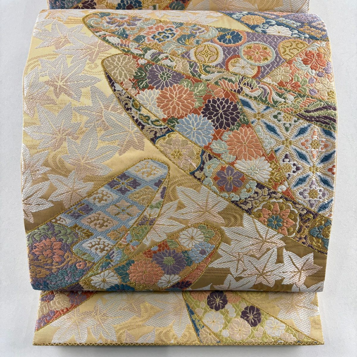 【美品】 袋帶 秀品級 舟 草花紋 金絲 金金箔 米色 六通 純蠶絲