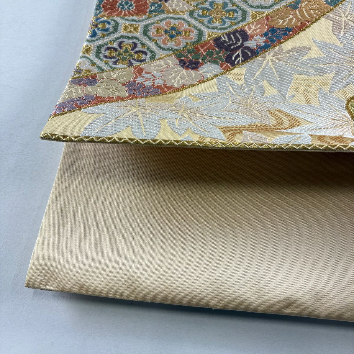 【美品】 袋帶 秀品級 舟 草花紋 金絲 金金箔 米色 六通 純蠶絲