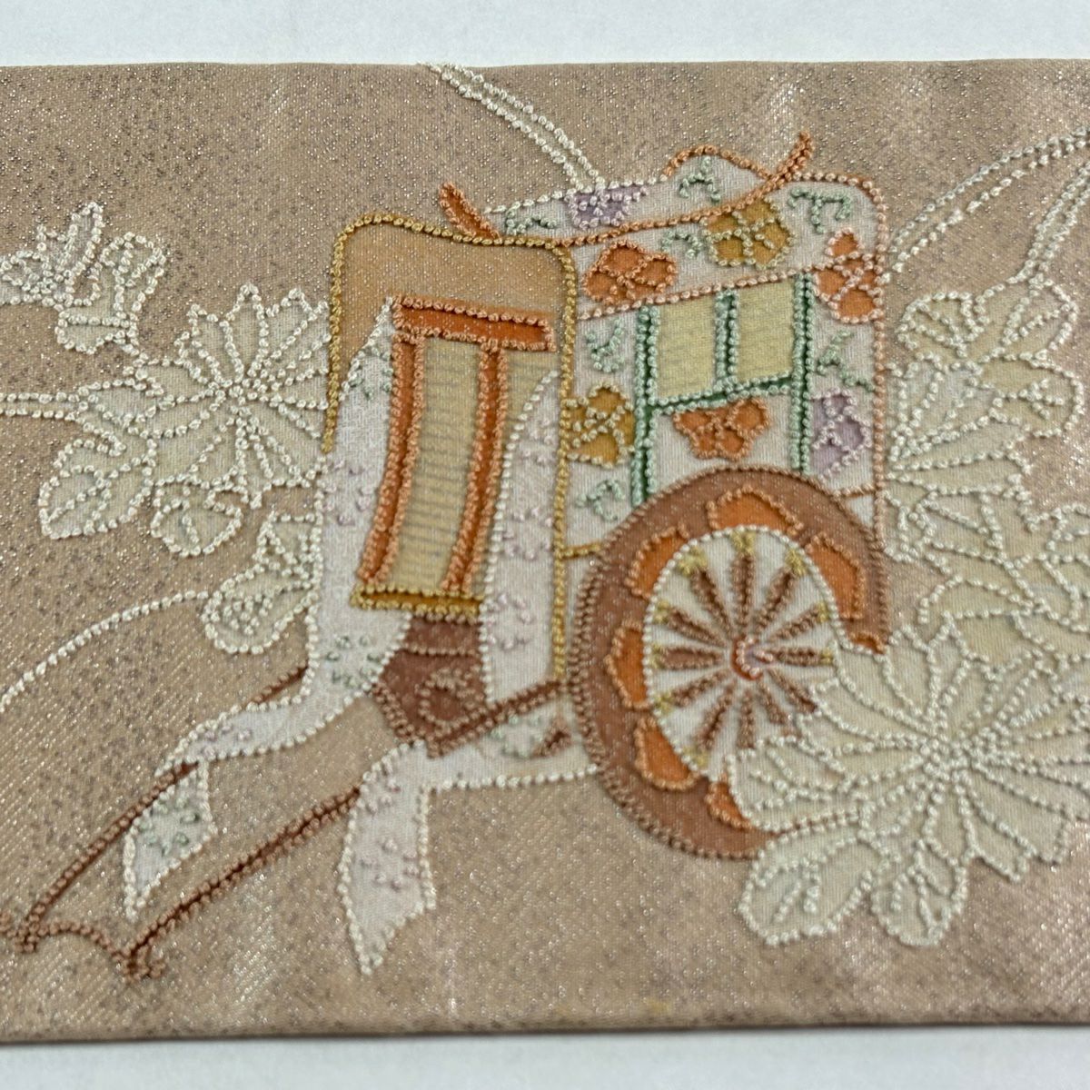 【美品】 名古屋帶 優品級 關西仕立 御所車 菊花 相良刺繡 金金箔 淺橙 純蠶絲