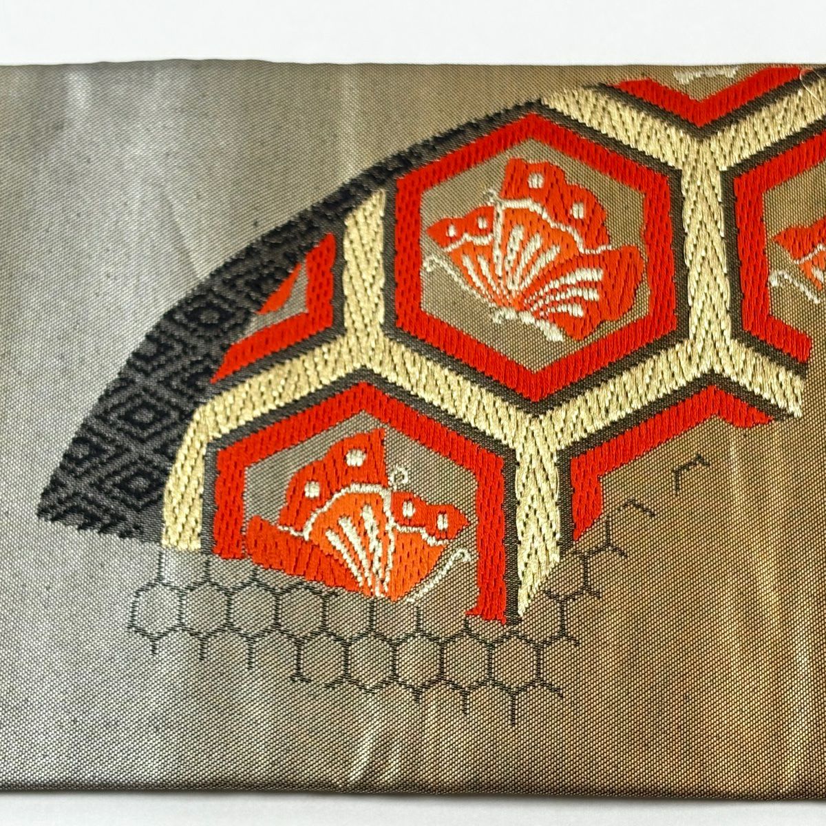 【美品】 名古屋帶 優品級 蝶 龜甲 唐織 金金箔 金色 純蠶絲