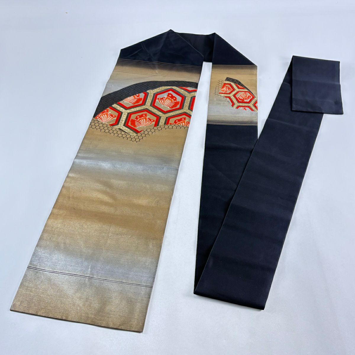 【美品】 名古屋帶 優品級 蝶 龜甲 唐織 金金箔 金色 純蠶絲