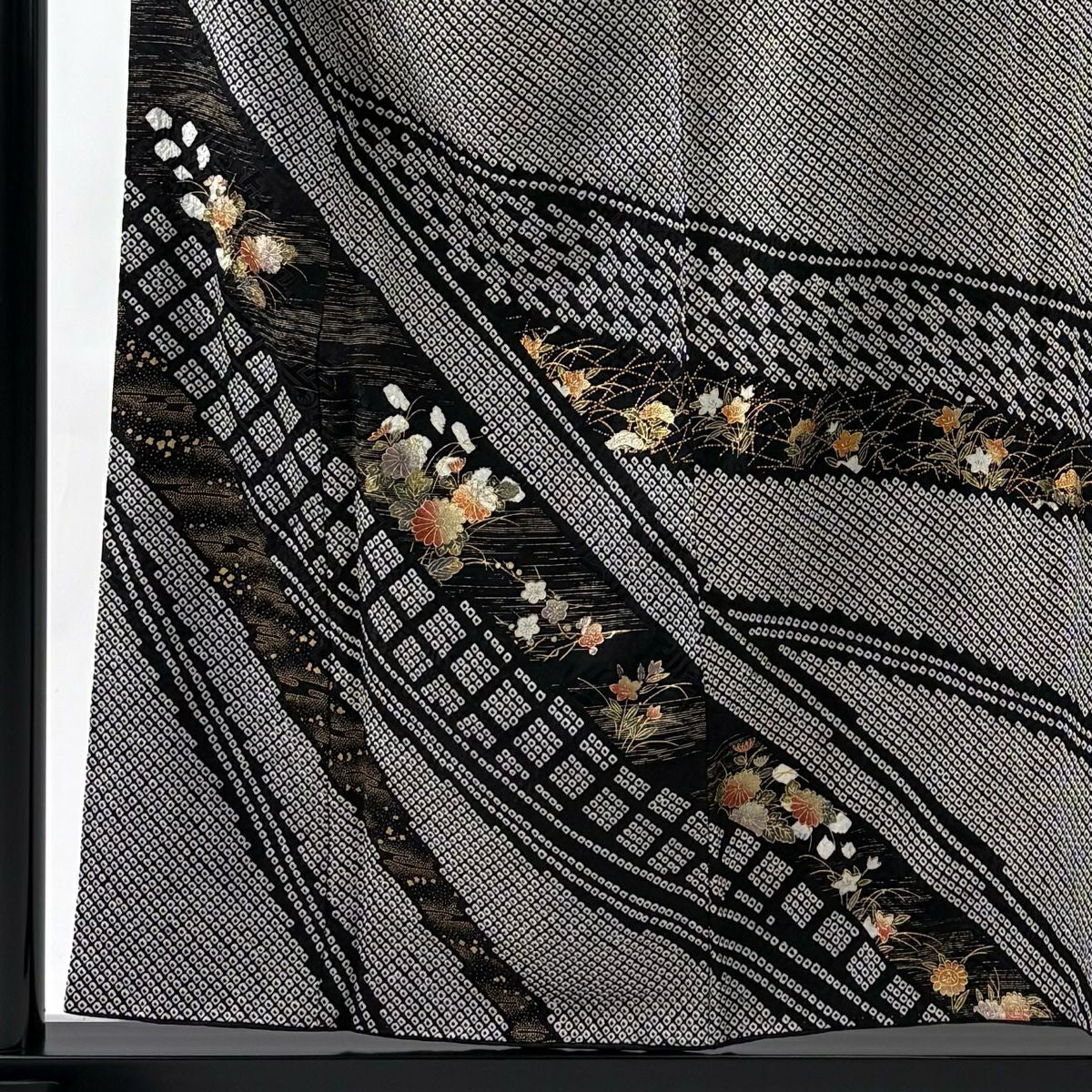【美品】訪問服 身長154.5cm 袖長64.5cm M 雙層 秋草紋 霞 總絞染 金銀彩 黑 純蠶絲 名品級