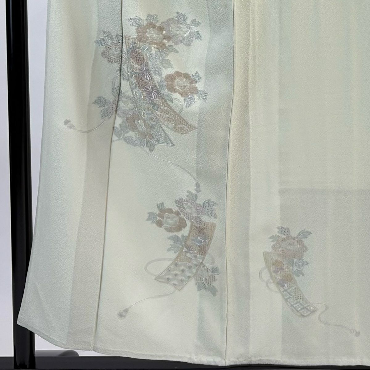 付下 身長156cm 袖長63cm S 單層 鈕襯 短冊 草花紋紋 刺繡 灰綠 純蠶絲 秀品級 一つ紋