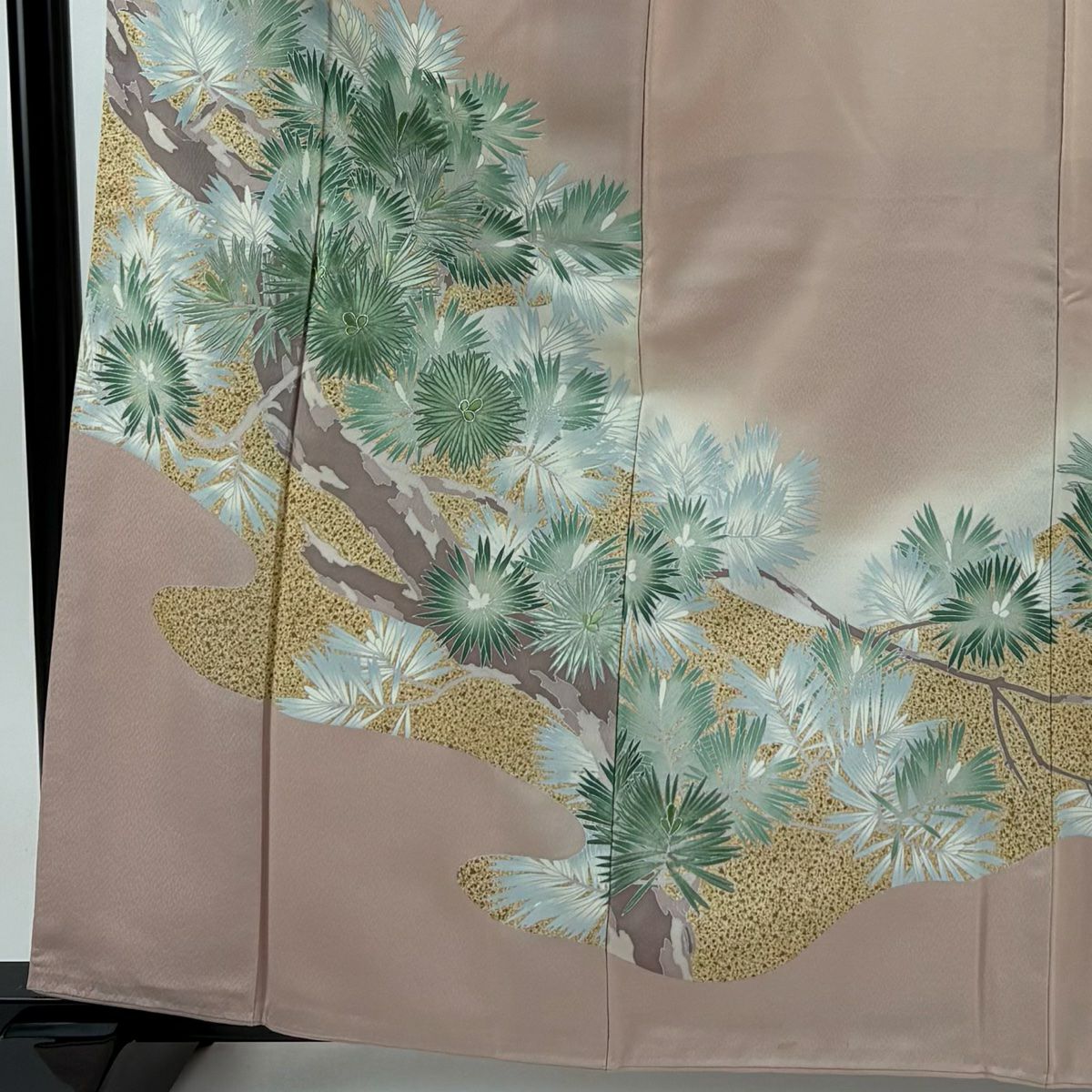色留袖禮服 身長162cm 袖長64.5cm M 雙層 若松樹 霞 刺繡 金銀彩 淡粉色 純蠶絲 秀品級 三つ紋