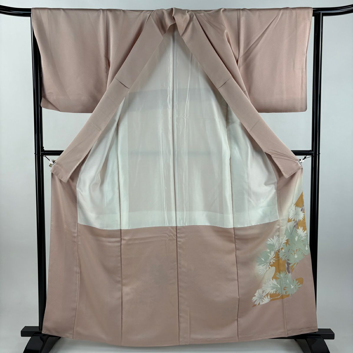 色留袖禮服 身長162cm 袖長64.5cm M 雙層 若松樹 霞 刺繡 金銀彩 淡粉色 純蠶絲 秀品級 三つ紋
