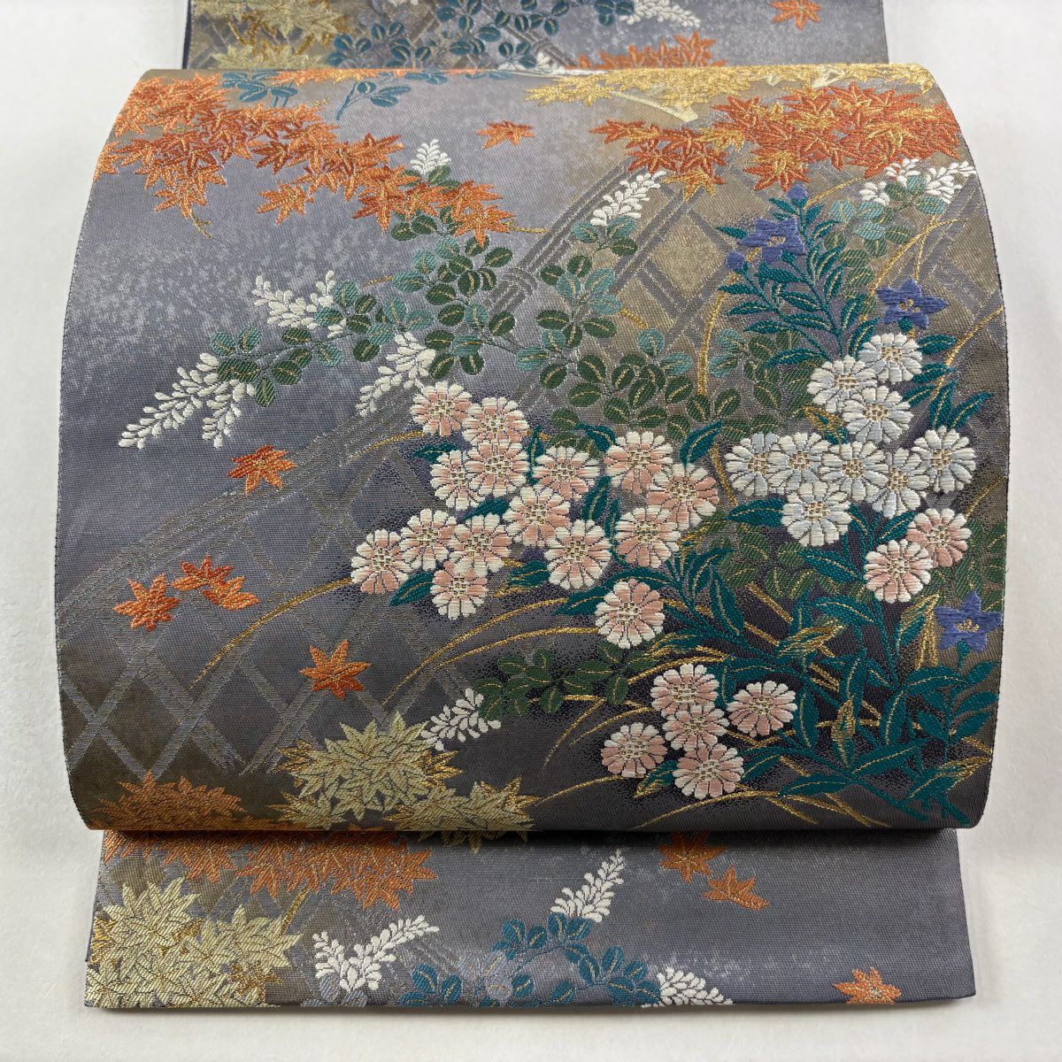 【美品】 袋帶 秀品級 秋草 紅葉 金糸 金金箔 灰色 六通 純蠶絲