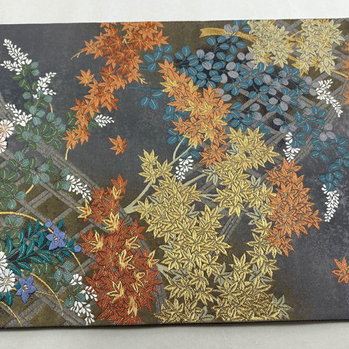 【美品】 袋帶 秀品級 秋草 紅葉 金糸 金金箔 灰色 六通 純蠶絲