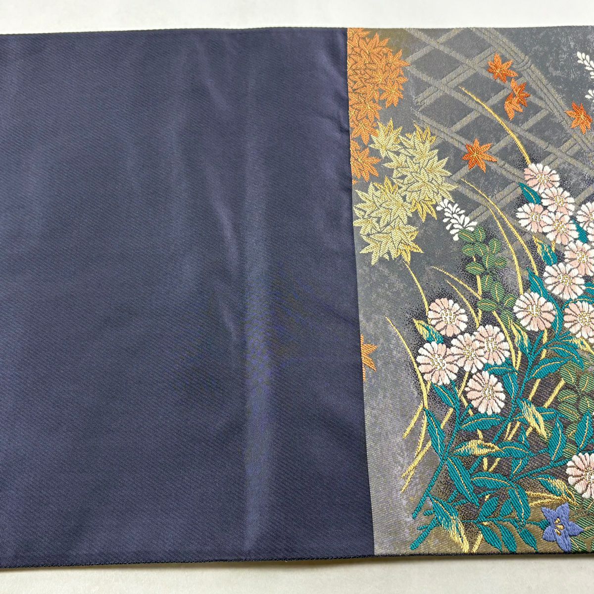 【美品】 袋帶 秀品級 秋草 紅葉 金糸 金金箔 灰色 六通 純蠶絲