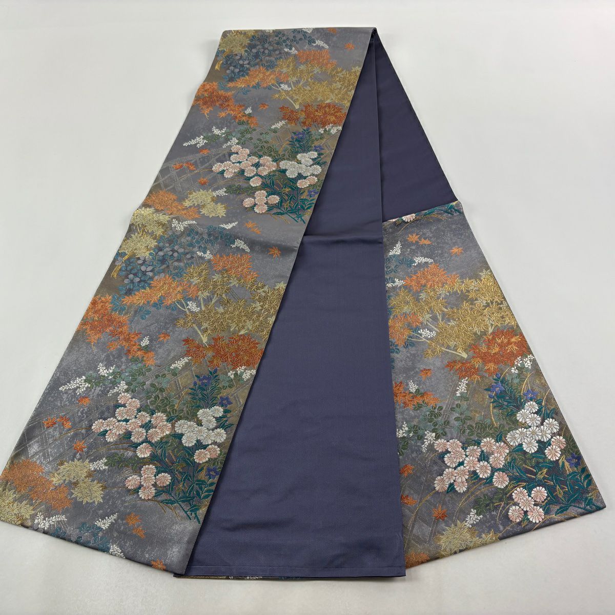 【美品】 袋帶 秀品級 秋草 紅葉 金糸 金金箔 灰色 六通 純蠶絲