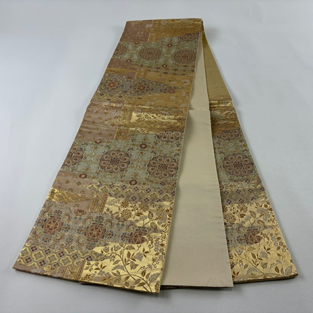【美品】 袋帶 秀品級 華紋 草花紋紋 金金箔 金絲 金 六通 純蠶絲