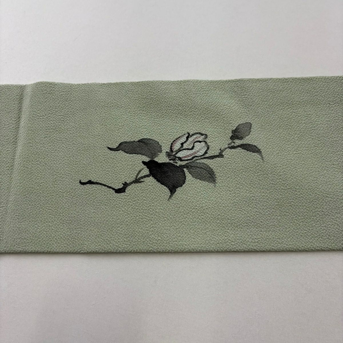 【美品】 名古屋帶 秀品級 落款 草花紋紋 縮緬 薄綠 純蠶絲