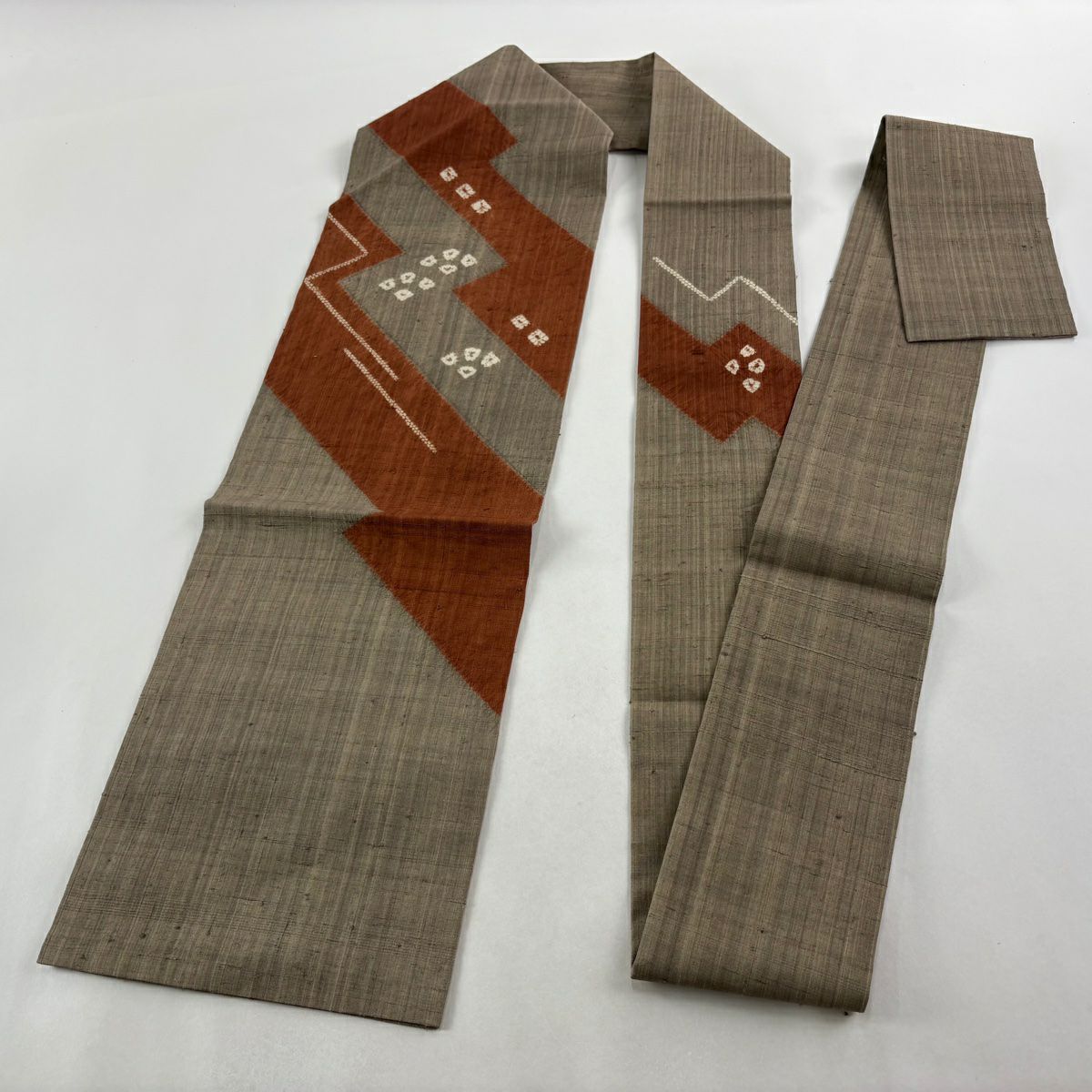 【美品】 名古屋帶 秀品級 紬織織 幾何學圖案 絞染 灰茶 純蠶絲