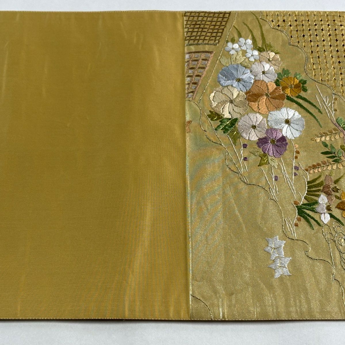 袋帶 逸品級 御所車 草花紋 金銀絲 刺繡 金色 六通 純蠶絲