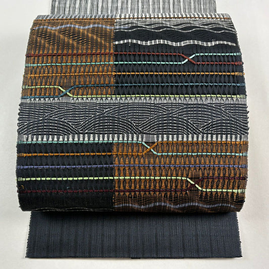 【美品】名古屋帶 秀品級 夏帶 八寸名古屋帶 松樹葉仕立 波 幾何學圖案 黑灰 純蠶絲
