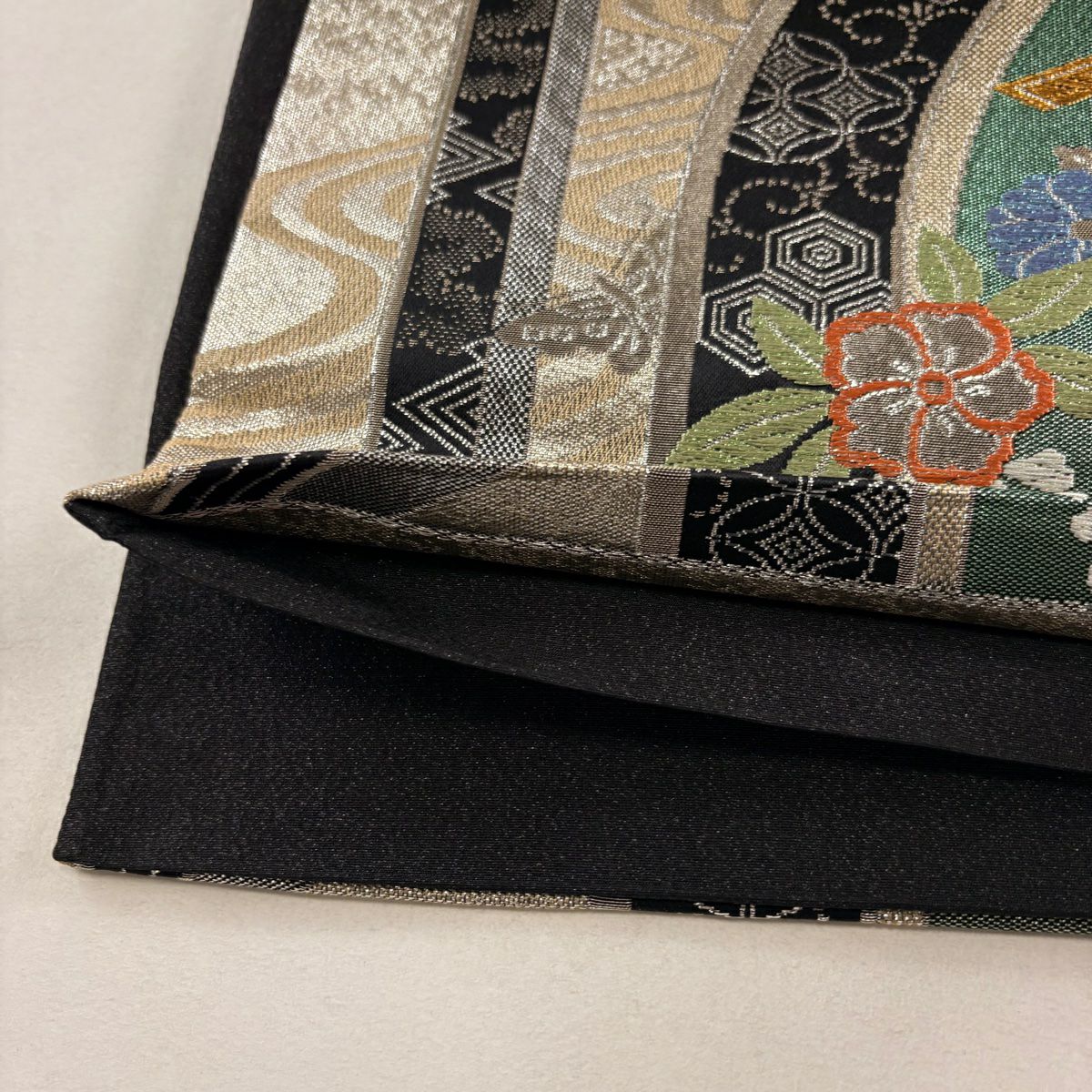 【美品】 袋帶 秀品級 花筏 有職紋樣 金銀彩 銀色 六通 純蠶絲