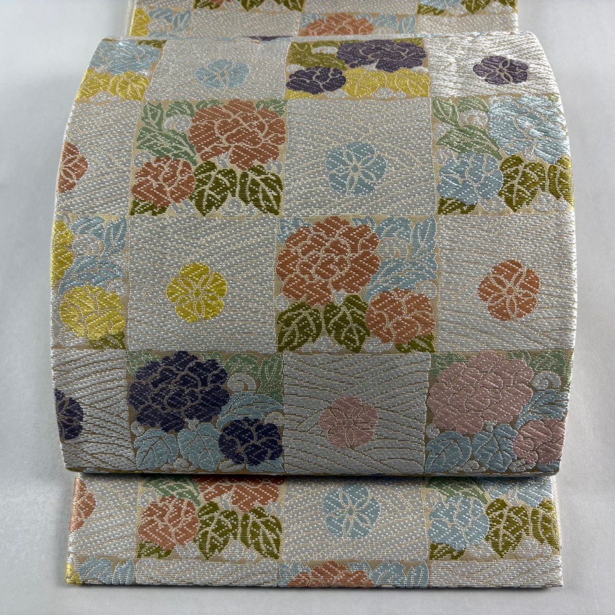 【美品】 袋帶 秀品級 市松樹 牡丹 金金箔 唐織 奶油 六通 純蠶絲