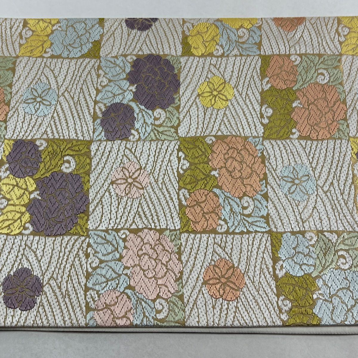 【美品】 袋帶 秀品級 市松樹 牡丹 金金箔 唐織 奶油 六通 純蠶絲